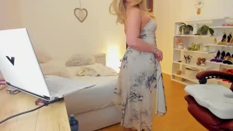 Snapshot of pleasurewitch chatting on 02/06/25, 07:40 PleasureWitch online show from 02/06/25, 07:40