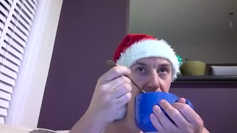 Snapshot of ploki2000 chatting on 12/25/24, 04:54 Kevin online show from 12/25/24, 04:54