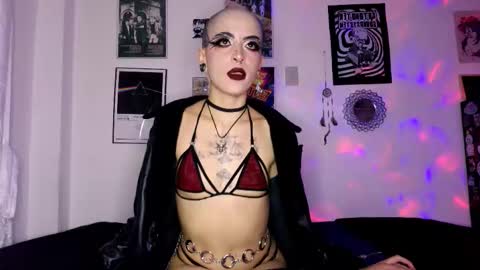 Snapshot of plutonbluemoon_999 chatting on 10/09/25, 01:03 online show from 10/09/25, 01:03