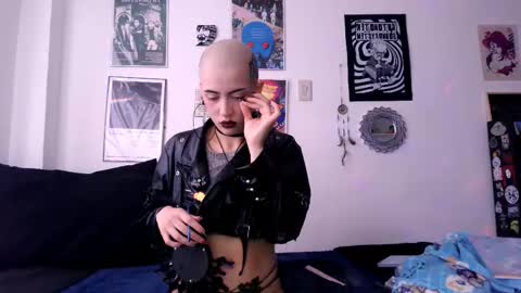 Snapshot of plutonbluemoon_999 chatting on 10/16/25, 09:49 online show from 10/16/25, 09:49