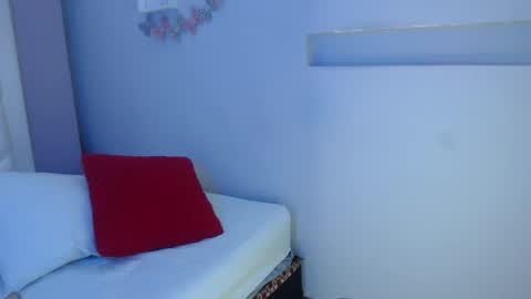 Snapshot of pocahontas_moon chatting on 09/13/25, 01:11 Pocahontas online show from 09/13/25, 01:11