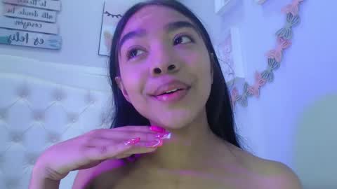 Snapshot of pocahontas_moon chatting on 09/18/25, 01:13 Pocahontas online show from 09/18/25, 01:13