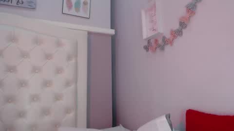 Snapshot of pocahontas_moon chatting on 09/27/25, 01:27 Pocahontas online show from 09/27/25, 01:27