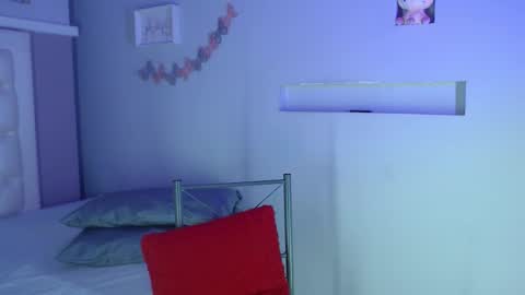 Snapshot of pocahontas_moon chatting on 10/28/25, 02:20 Pocahontas online show from 10/28/25, 02:20