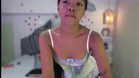 Snapshot of pocahontas_moon chatting on 10/29/25, 03:47 Pocahontas online show from 10/29/25, 03:47