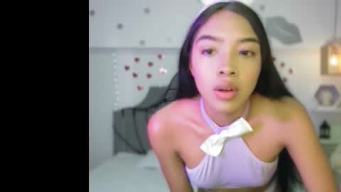 Snapshot of pocahontas_moon chatting on 10/31/25, 01:23 Pocahontas online show from 10/31/25, 01:23