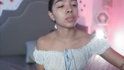 Snapshot of pocahontas_moon chatting on 11/12/25, 11:21 Pocahontas online show from 11/12/25, 11:21