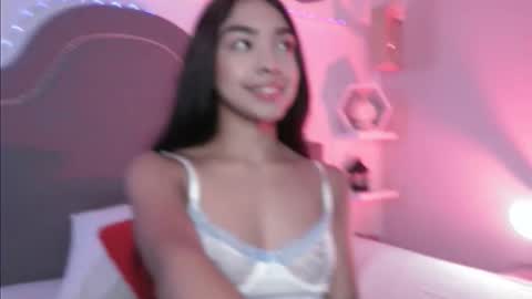 Snapshot of pocahontas_moon chatting on 11/21/25, 01:54 Pocahontas online show from 11/21/25, 01:54