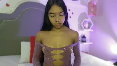 Snapshot of pocahontas_moon chatting on 11/25/25, 02:17 Pocahontas online show from 11/25/25, 02:17