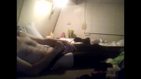 Snapshot of podzimek chatting on 02/16/25, 07:15 podzimek online show from 02/16/25, 07:15