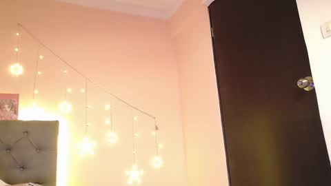 Snapshot of poison__luna chatting on 02/01/25, 07:44 Luna online show from 02/01/25, 07:44