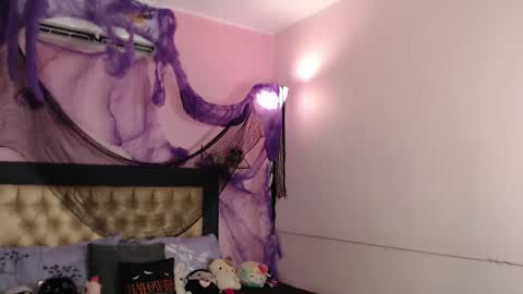 poison_pink online show from 11/03/25, 01:34