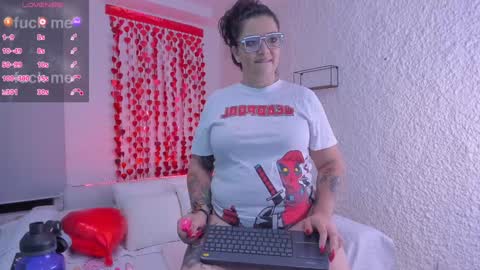 poisson_ivy_ online show from 02/05/25, 04:16