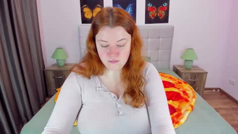 Snapshot of polinasallivan chatting on 12/11/24, 07:31 Polina online show from 12/11/24, 07:31