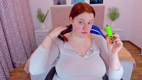 Snapshot of polinasallivan chatting on 12/18/24, 11:24 Polina online show from 12/18/24, 11:24
