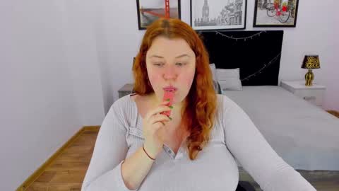 Snapshot of polinasallivan chatting on 01/20/25, 11:24 Polina online show from 01/20/25, 11:24