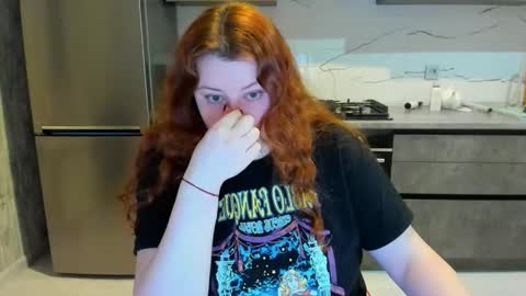 Snapshot of polinasallivan chatting on 02/21/25, 06:37 Polina online show from 02/21/25, 06:37