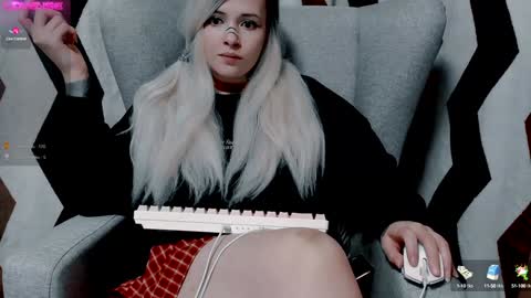 Snapshot of polly_wow chatting on 12/04/24, 09:57 Polly online show from 12/04/24, 09:57