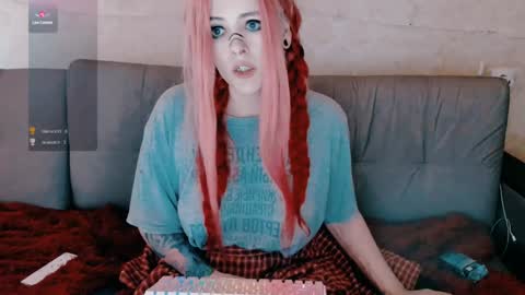 Snapshot of polly_wow chatting on 12/30/24, 09:27 Polly online show from 12/30/24, 09:27