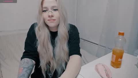 Snapshot of polly_wow chatting on 10/08/25, 06:38 Polly online show from 10/08/25, 06:38