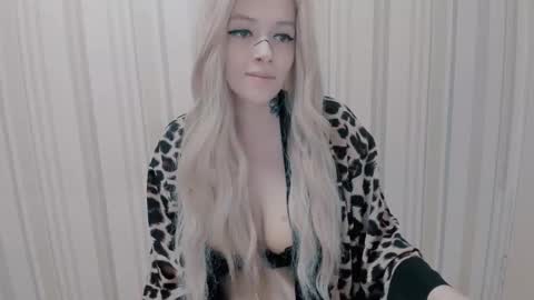 Snapshot of polly_wow chatting on 10/09/25, 07:34 Polly online show from 10/09/25, 07:34