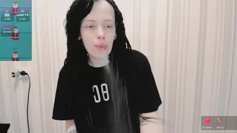 Snapshot of polly_wow chatting on 10/24/25, 10:44 Polly online show from 10/24/25, 10:44