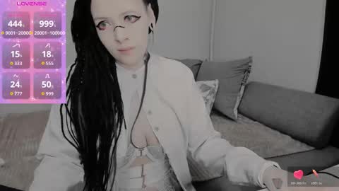 Snapshot of polly_wow chatting on 11/22/25, 11:20 Polly online show from 11/22/25, 11:20