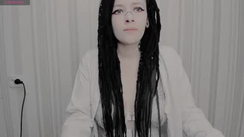 Snapshot of polly_wow chatting on 11/28/25, 05:32 Polly online show from 11/28/25, 05:32