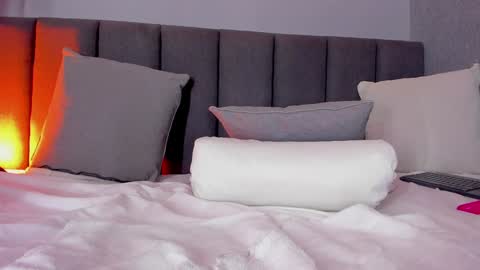 POLLY online show from 01/11/25, 04:03