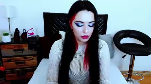 Snapshot of pollyflowers chatting on 12/16/24, 03:19 Polly online show from 12/16/24, 03:19