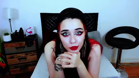 Snapshot of pollyflowers chatting on 12/30/24, 12:22 Polly online show from 12/30/24, 12:22