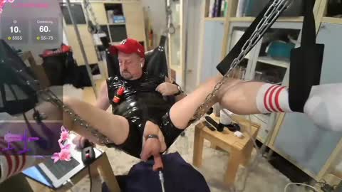 Snapshot of poppersbator73 chatting on 02/21/25, 06:37 poppersbator73 online show from 02/21/25, 06:37