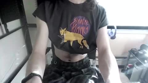 Snapshot of porcelain_tears01 chatting on 11/14/25, 02:05 porcelain_tears01 online show from 11/14/25, 02:05