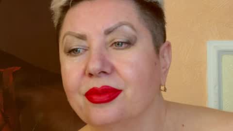 Snapshot of posh_lady chatting on 12/11/24, 01:37 LADY POSH online show from 12/11/24, 01:37