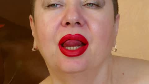 Snapshot of posh_lady chatting on 12/13/24, 05:27 LADY POSH online show from 12/13/24, 05:27