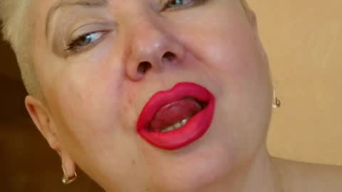 Snapshot of posh_lady chatting on 12/27/24, 05:52 LADY POSH online show from 12/27/24, 05:52