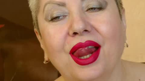 Snapshot of posh_lady chatting on 01/08/25, 10:06 LADY POSH online show from 01/08/25, 10:06