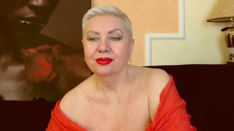 Snapshot of posh_lady chatting on 02/04/25, 10:24 LADY POSH online show from 02/04/25, 10:24