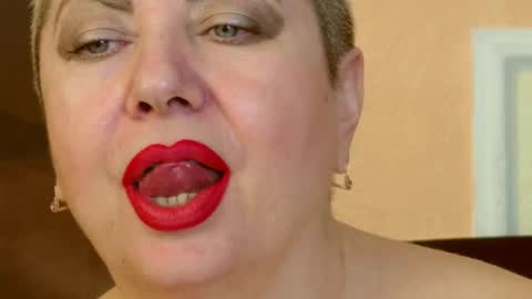 Snapshot of posh_lady chatting on 02/21/25, 05:35 LADY POSH online show from 02/21/25, 05:35