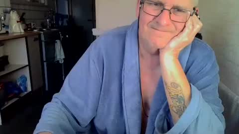 Snapshot of poshman65 chatting on 11/21/25, 09:30 poshman65 online show from 11/21/25, 09:30