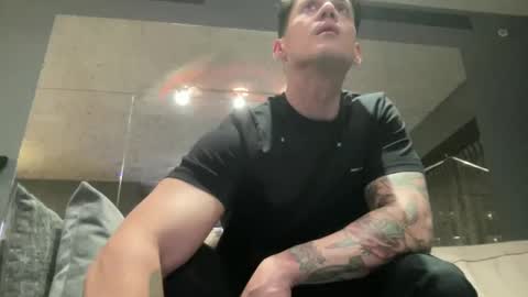 Snapshot of pourlemoment chatting on 09/28/25, 06:52 pourlemoment online show from 09/28/25, 06:52