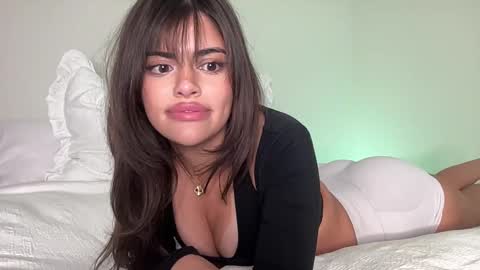 Snapshot of poutyselena chatting on 02/20/25, 01:36 Selena online show from 02/20/25, 01:36