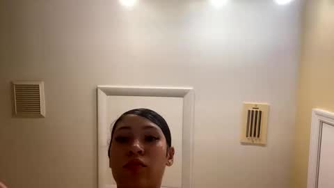 Snapshot of pr3ttynperla chatting on 09/27/25, 01:10 pr3ttynperla online show from 09/27/25, 01:10