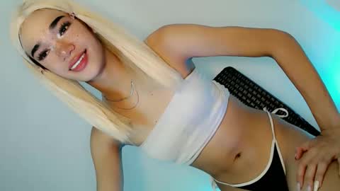 Snapshot of precious_hara chatting on 11/12/25, 04:35 precious_hara online show from 11/12/25, 04:35