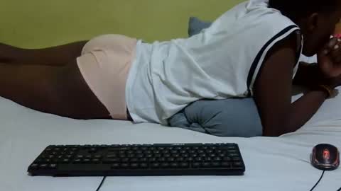 precious_nesh online show from 11/24/25, 03:06