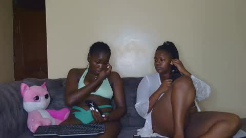 Snapshot of preetycookie chatting on 02/10/25, 03:32 Lilly online show from 02/10/25, 03:32