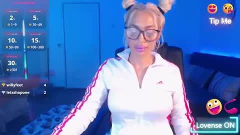 Victoria online show from 11/15/25, 08:49