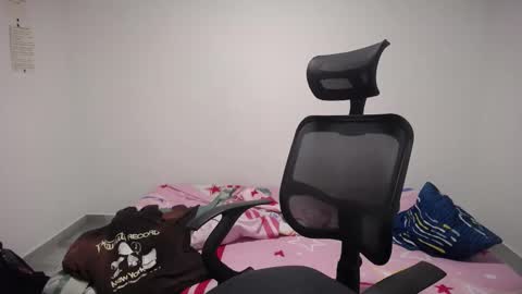 Plux online show from 10/11/25, 05:17