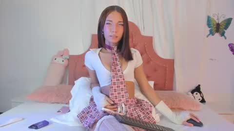 Snapshot of pretty_aeri chatting on 09/12/25, 09:04 Sarah online show from 09/12/25, 09:04
