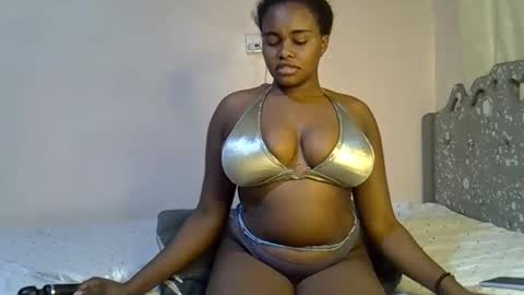 pretty_daina3 online show from 10/16/25, 07:26